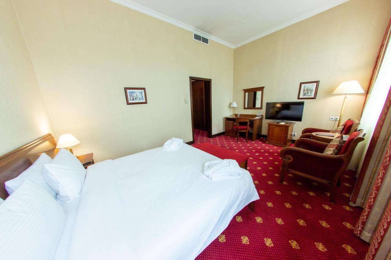 Grand Tien Shan Hotel Almaty Ngoại thất bức ảnh