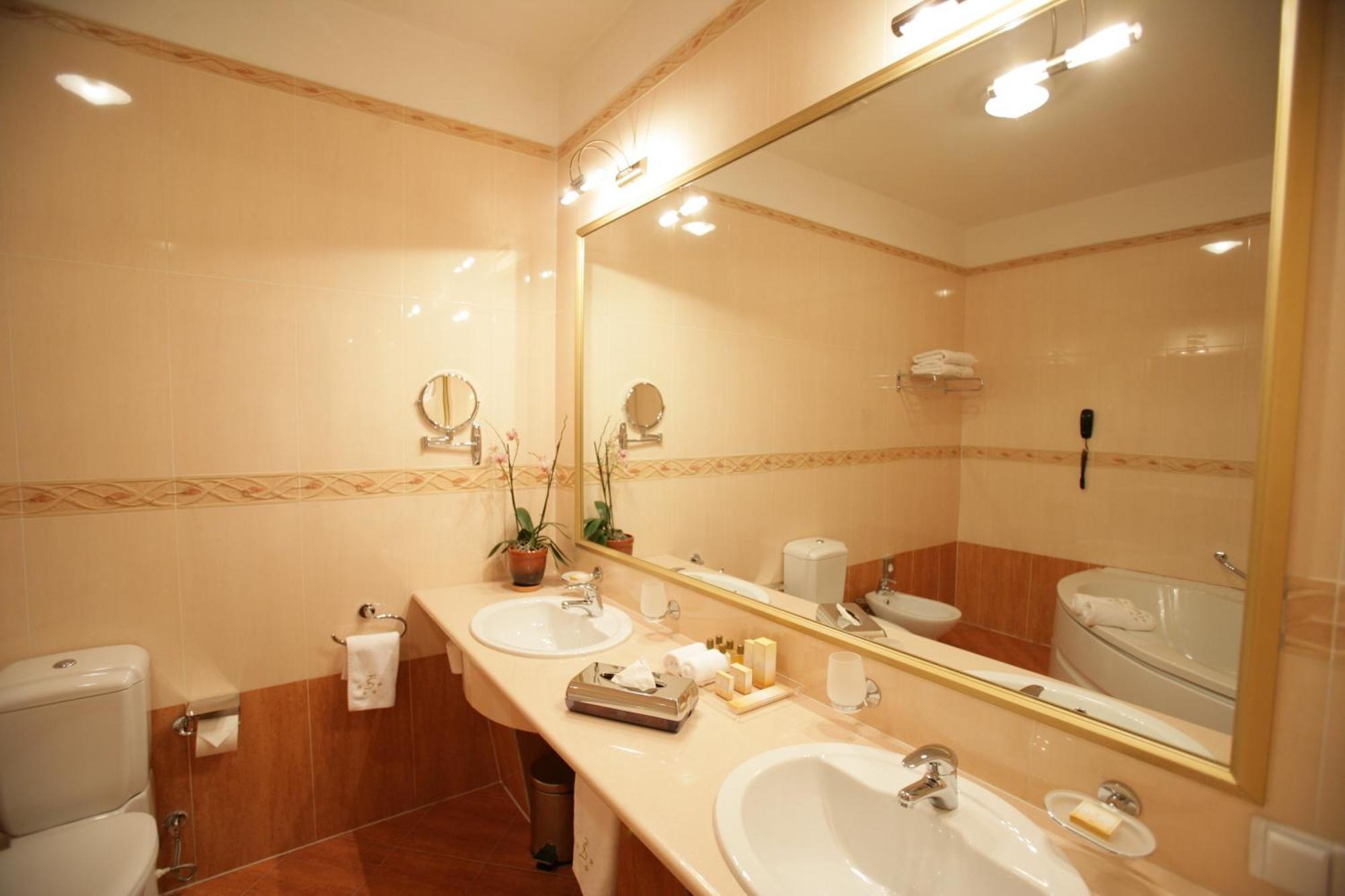 Grand Tien Shan Hotel Almaty Phòng bức ảnh