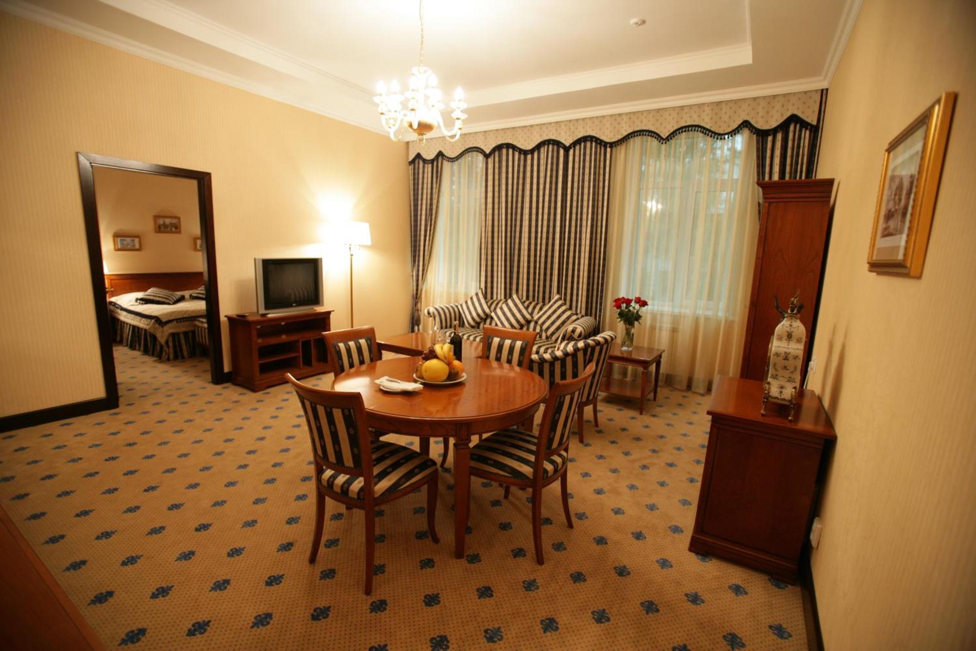Grand Tien Shan Hotel Almaty Phòng bức ảnh