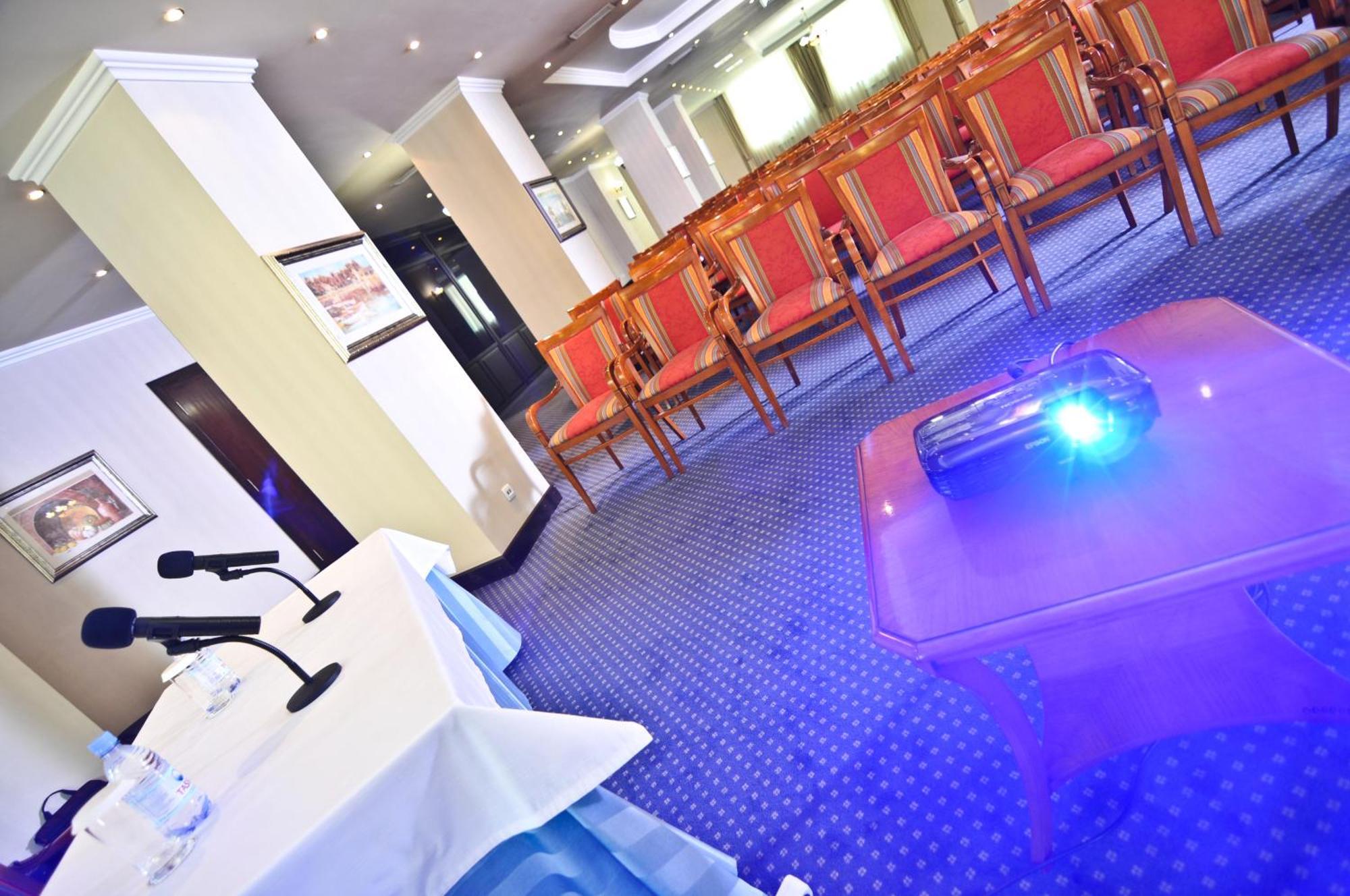 Grand Tien Shan Hotel Almaty Ngoại thất bức ảnh