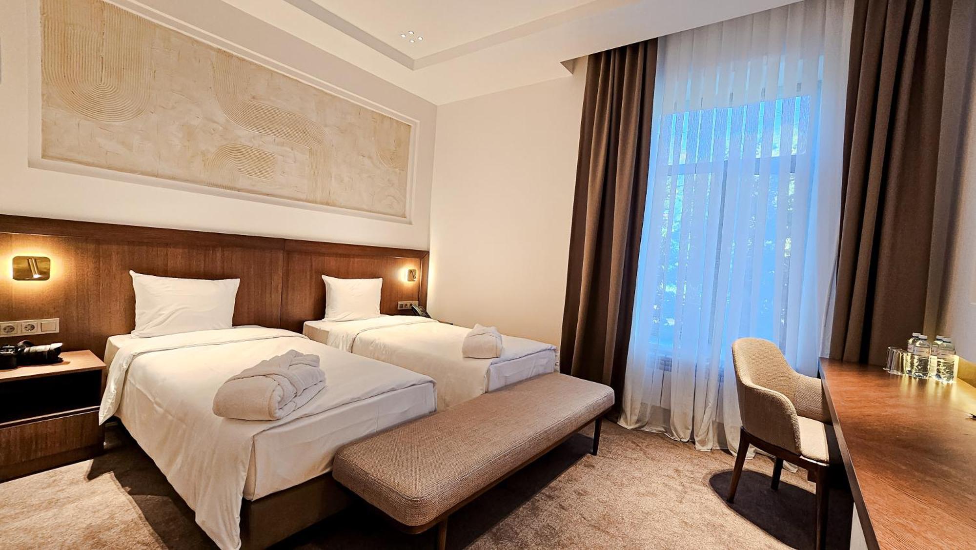 Grand Tien Shan Hotel Almaty Ngoại thất bức ảnh