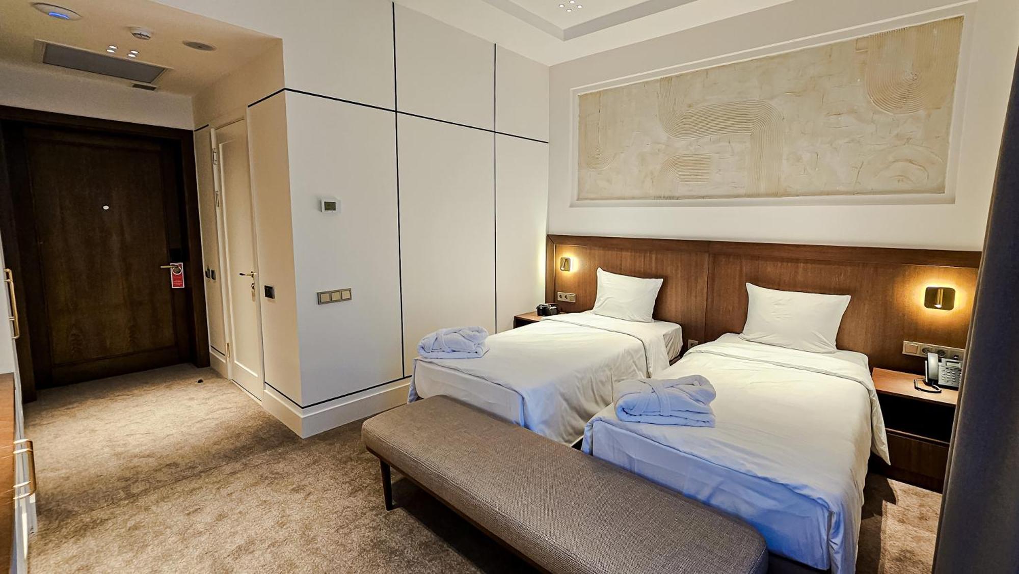 Grand Tien Shan Hotel Almaty Ngoại thất bức ảnh